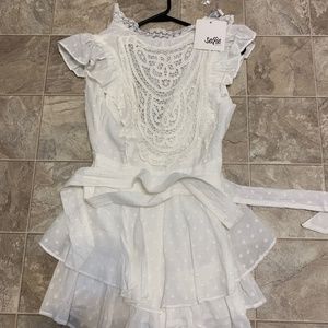 White Romper Selfie Leslie